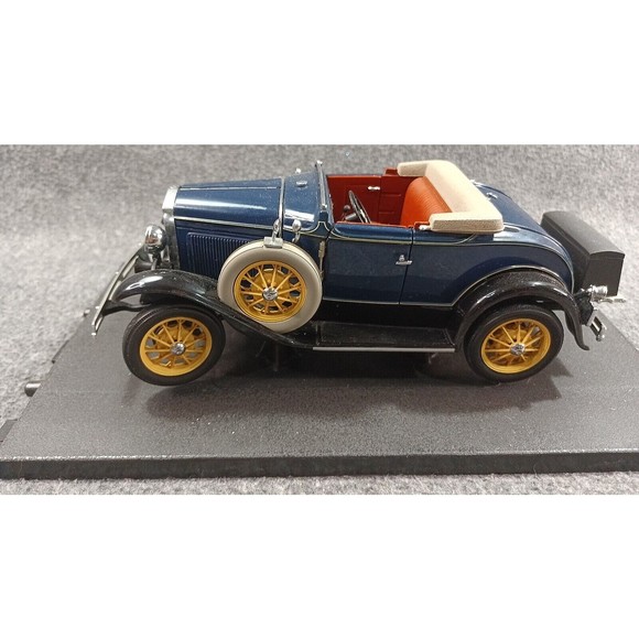 1931 Ford Sedan Model A 1:18-scale Diecast Car Motor City Classics IMPERFECT - Picture 3 of 16